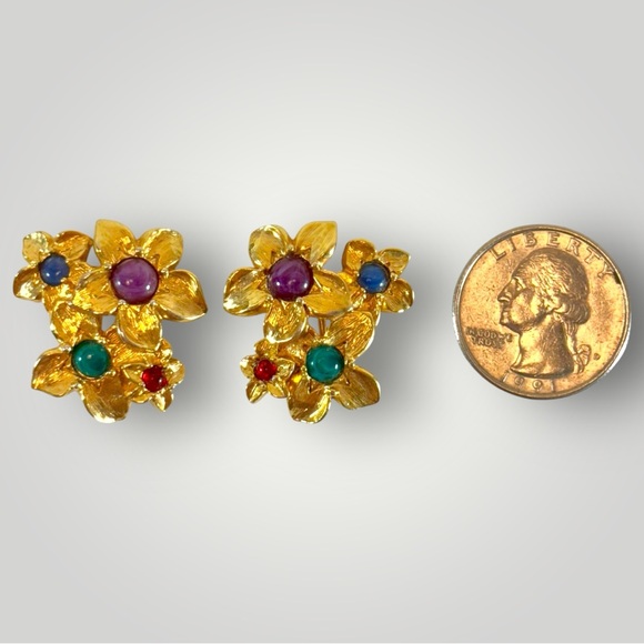 Vtg Avon Gold Tone Multicolor Lucite Flower Clip On Earrings Signed - Picture 2 of 4
